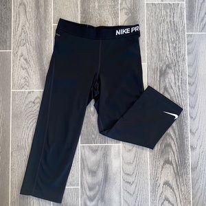 Women’s Nike Black Capri Leggings